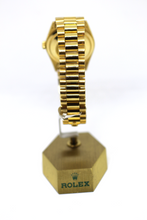 Load image into Gallery viewer, Day-Date