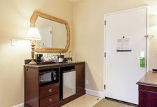 Load image into Gallery viewer, 2 Queen Mobility/Hearing Access Bathtub Suite Nonsmoking
