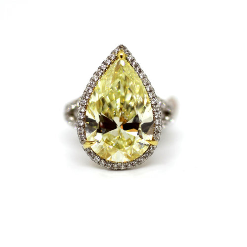 Pear Shape Engagement Diamond Ring