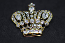 Load image into Gallery viewer, Crown Pin
