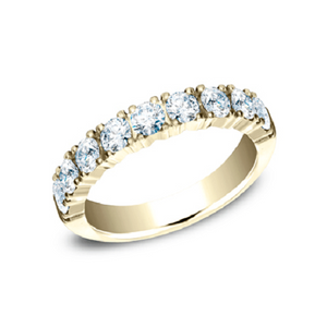 classic and elegant, this Yellow Gold Engagement Ring-test39