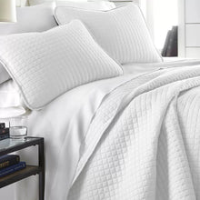 Load image into Gallery viewer, Barron Microfiber Reversible Quilt Set
