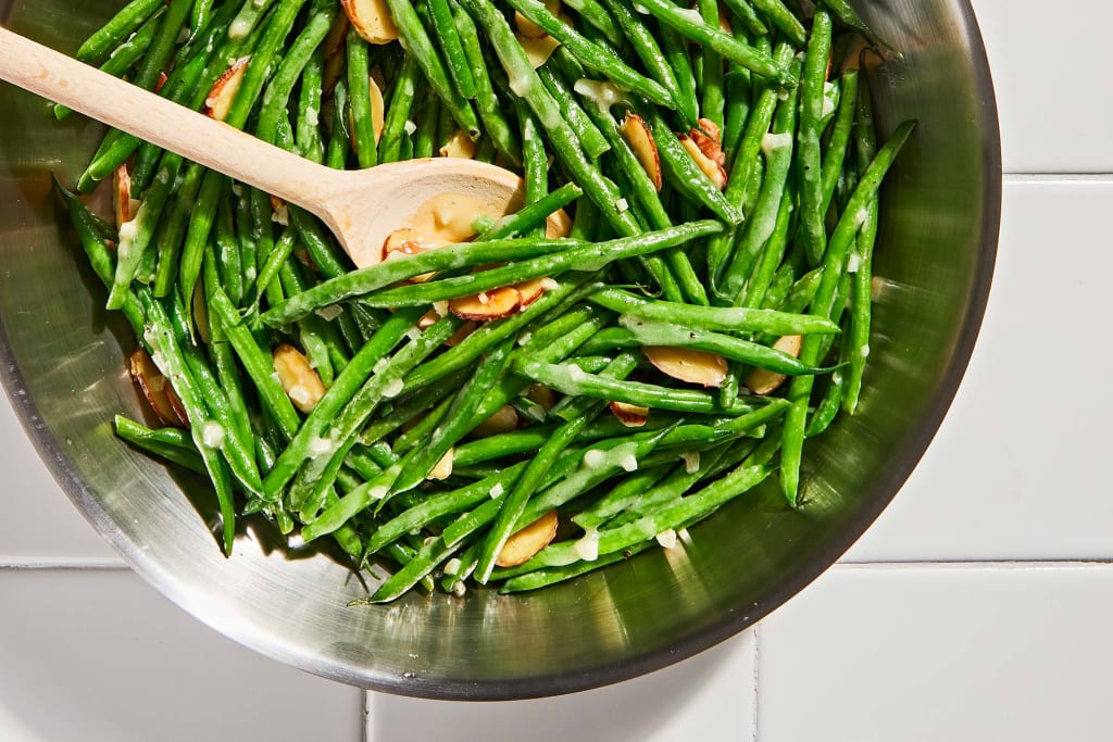 Sautéed French Green Beans (11 oz) with Garlic & Toasted Sliced Almonds